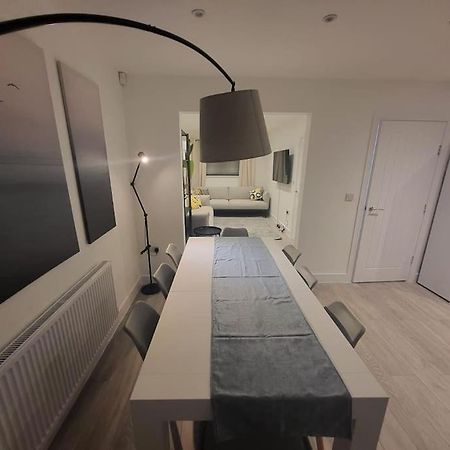 מנצ'סטר New 4 Bedrm House! Parking. 10Min To City / Etihad מראה חיצוני תמונה