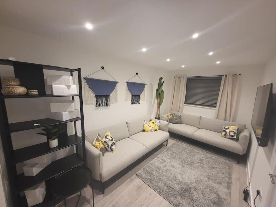 מנצ'סטר New 4 Bedrm House! Parking. 10Min To City / Etihad מראה חיצוני תמונה