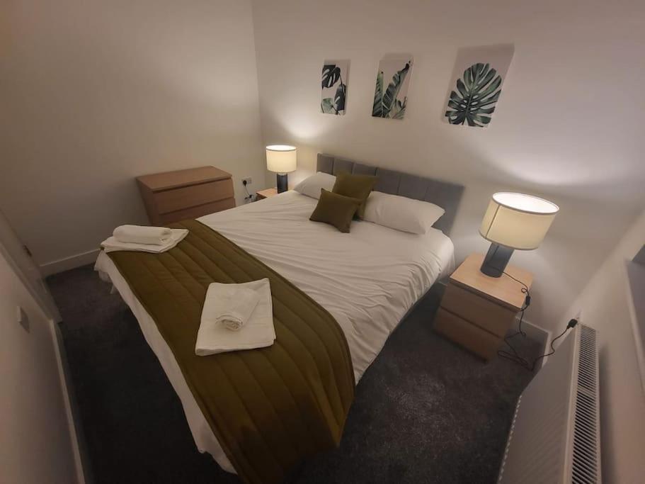 מנצ'סטר New 4 Bedrm House! Parking. 10Min To City / Etihad מראה חיצוני תמונה