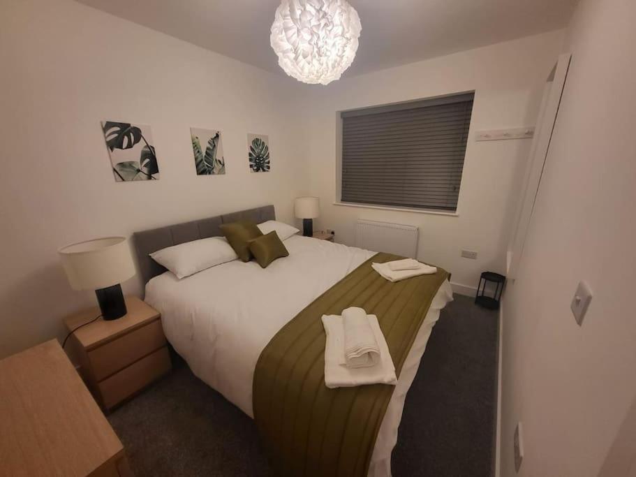 מנצ'סטר New 4 Bedrm House! Parking. 10Min To City / Etihad מראה חיצוני תמונה