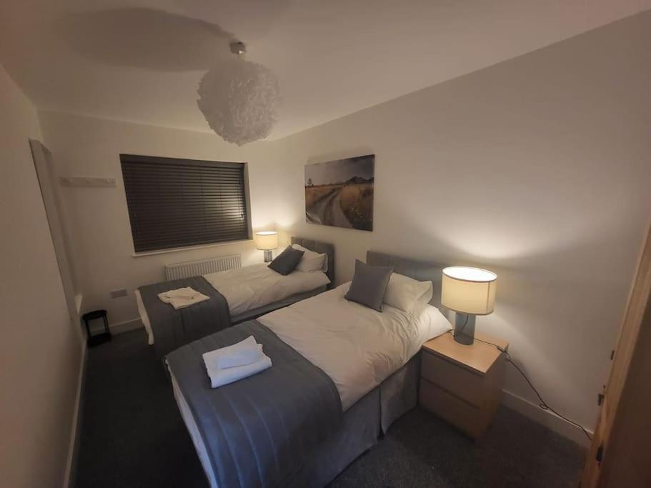 מנצ'סטר New 4 Bedrm House! Parking. 10Min To City / Etihad מראה חיצוני תמונה