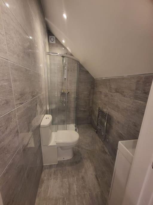 מנצ'סטר New 4 Bedrm House! Parking. 10Min To City / Etihad מראה חיצוני תמונה