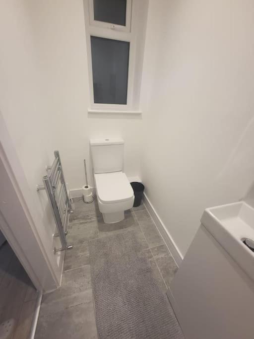 מנצ'סטר New 4 Bedrm House! Parking. 10Min To City / Etihad מראה חיצוני תמונה